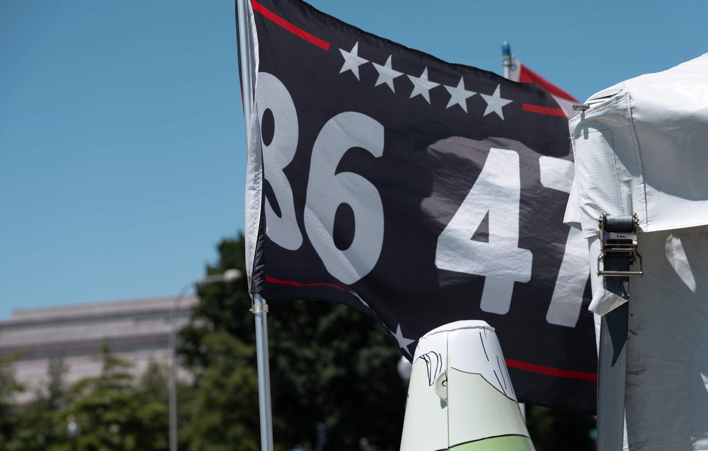 Los números “86 47” en un césped de Washington, ¿por qué la policía está preocupada por Donald Trump? Los números “86 47” en un césped de Washington, ¿por qué la policía está preocupada por Donald Trump?